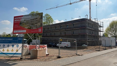 Die Hoffnungshäuser in Ingelheim nehmen Gestalt an. Hier sollen rund 100 Menschen - Geflüchtete und Deutsche - zusammenleben. 