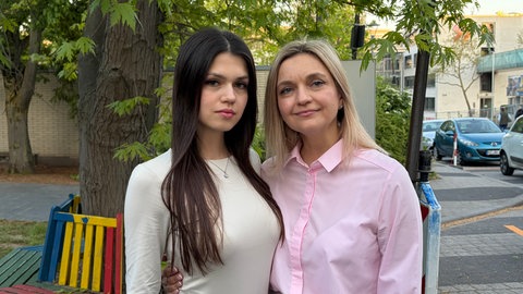 Nadiia Skopych mit ihrer Tochter Dzhennet Kakabaeiva.