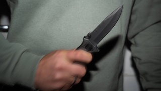 Ein 34-Jähriger will in Mainz einen Streit schlichten und wird dann mit einem Messer bedroht. (Symbolbild)