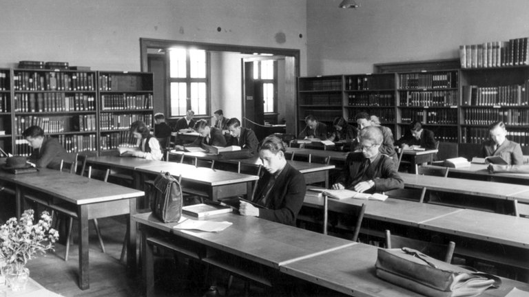 Studieren in der Bibliothek sah 1948 in der JGU noch so aus...