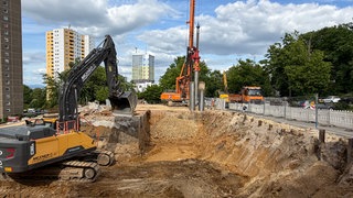 Baustelle in Mainz-Lerchenberg: Hier ist Beton in einen Abwasserkanal gelaufen. Das hat einige Toiletten verstopft.