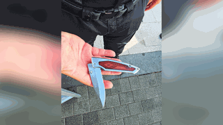 Security haben am Eingang des Freibades in Kirn ein Klappmesser sicher gestellt.