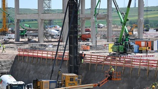 Blick auf die Baustelle für den neuen Pharmastandort des US-Pharmakonzerns Eli Lilly. Das Bild stammt aus dem Jahr 2025.