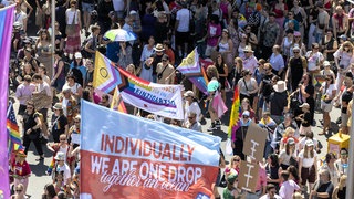 Tausende feiern beim Christopher Street Day in Mainz