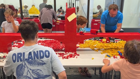 Zwei-Meter-Brücke auf der Mainzer Lego-Baustelle