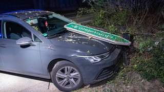 Die Verfolgungsjagd endete mit einem Unfall bei Nieder-Olm (Kreis Mainz-Bingen)