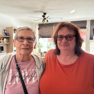 Die Mieterinnen Nora Kohl und Michaela Feller aus dem Hochhaus in der Elsa-Brändström-Straße 59.