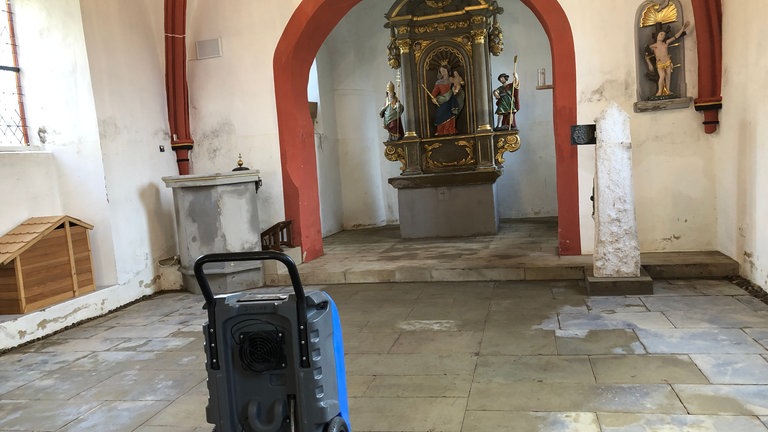 Die Kirche im Eifelort Minden wurde durch das Hochwasser völlig verwüstet