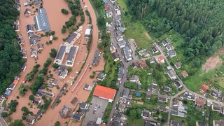 Beim Hochwasser in Kordel ist auch ein Zug unter Wasser gesetzt worden.