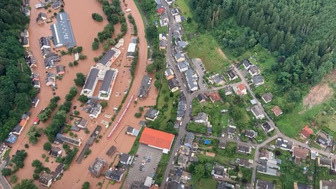 Beim Hochwasser in Kordel ist auch ein Zug unter Wasser gesetzt worden.