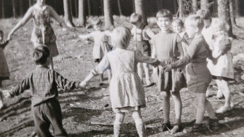 Die Bilder aus dem Kindererholungsheim in Langweiler vermitteln eine Idylle. Aber der Schein trügt: Denn in den Ferien wurden die Kinder offenbar von den Nonnen misshandelt. 