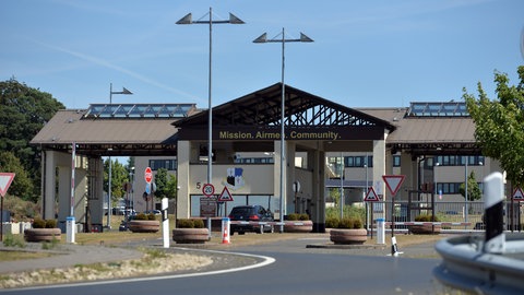 Am Tor der Air Base Spangdahlem gibt es derzeit strengere Einlasskontrollen als sonst. Auf dem Flugplatz gilt eine höhere Sicherheitsstufe. 