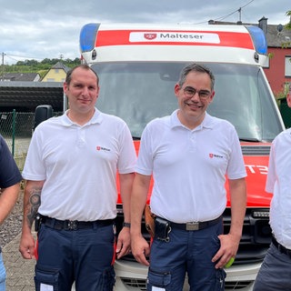 Mitglieder des Rettungs-Teams der neuen Rettungswache in Neumagen Drohn. Nach dem Testbetrieb wird die Rettungswache dauerhaft im Moselort eingerichtet. 