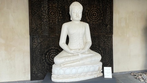 Das Buddha-Museum in Traben-Trarbach zeigt über 2.000 Skulpturen. Diese stehen in einem ehemaligen Weinkeller und sind eine Attraktion.