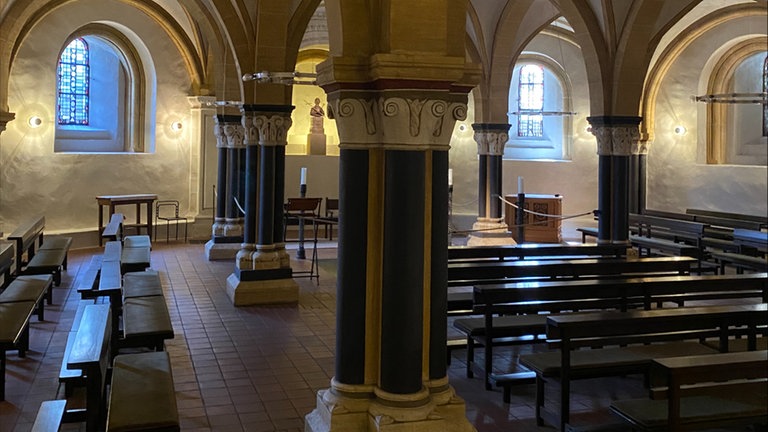 Mit 22 Grad ist es in der Maternus-Krypta unter dem Trierer Dom noch etwas kühler: Ein Ort der Ruhe, der an heißen Tagen auch Erfrischung bietet.