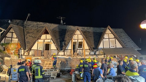 Alle Überlebenden konnten aus dem eingestürzten Hotel in Kröv gerettet werden - auch der niederländische Vater, der jetzt ins Koma versetzt wurde.