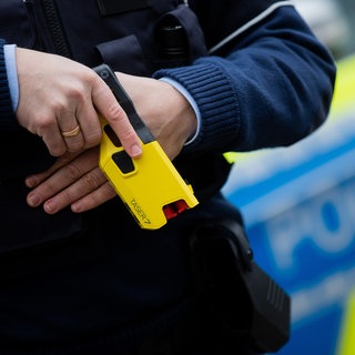 Einsatz von Taser durch die Polizei (Symbolbild) 