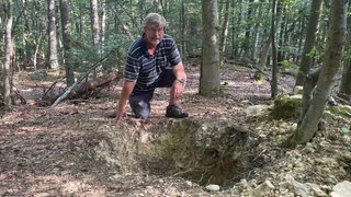 In einem Waldstück in der Nähe von Schlierschied entdeckte Michael Hyar das ausgeräumte Römergrab.