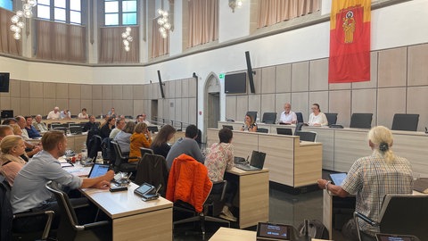 Der Trierer Schulträgerausschuss im großen Ratssaal des Trierer Rathauses am 4. September 2024