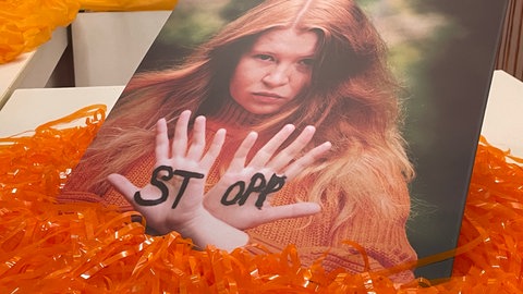 Foto von Manfred Arnoldi in der Kioskbühne Trier zum Orange Day