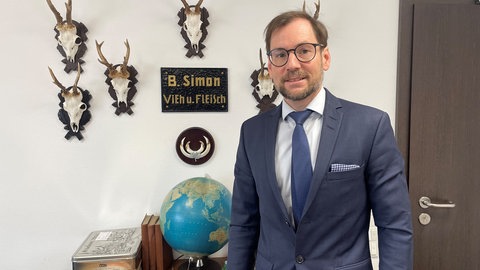 Bernhard Simon schätzt, dass der deutschen Landwirtschaft durch den Ausbruch der Maul- und Klauenseuche ein Schaden im Milliardenbereich entstehen könnte.