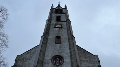 Der Turm der Pfarrkirche St. Martinus ist das Wahrzeichen der Stadt in Hermeskeil im Hochwald. 