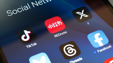 Parteien nutzen im Bundestagswahlkampf viele digitale Plattformen wie Tiktok, X (Twitter), Threads und Facebook. 