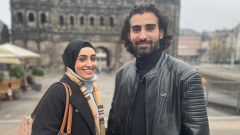 Sie sind die ersten in ihrer Familie, die wählen dürfen: Nourhan und Yazan Altahan aus Trier. Die beiden sind in Syrien geboren und leben seit neun Jahren in Deutschland. Seit Dezember letzten Jahres sind die deutsche Staatsbürger.