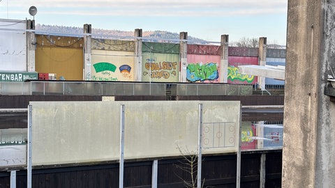 Die frühere Eishalle in Trier-Euren ist ein Lost-Place heute.