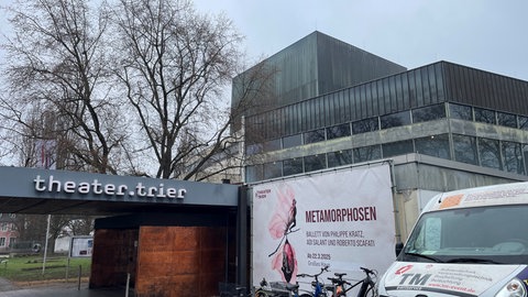 Das Trierer Stadttheater von außen.