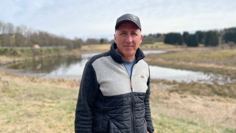 Christoph König (Wählergruppe Bürger für Bürger) ist Stadtbürgermeister in Hermeskeil. Er freut sich, dass der Bibersee bei Hermeskeil wahrscheinlich erhalten bleiben kann.