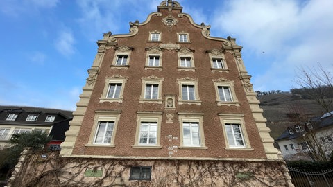 Der Mönchhof in Ürzig ist eines der ältesten Weingüter Deutschlands. Die Weinberge in dem Moselort wurden bereits 1177 urkundlich erwähnt. 