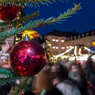 Auf dem Weihnachtsmarkt in der Region Trier ist traditionell viel los. 