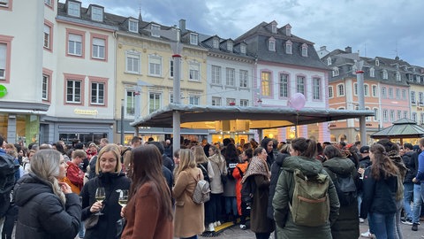 Der Trierer Weinstand am Hauptmarkt ist wieder offen