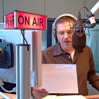 Frank Scheuer am Mikrofon