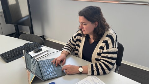 Anne-Marie Dhonau ist Insolvenzverwalterin in Idar-Oberstein. Sie ist zwar solche Insolvenzwellen gewöhnt, merkt aber die Not der Unternehmen immer mehr.