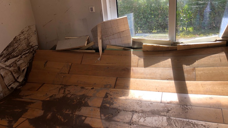 Nach dem Hochwasser sieht es schlimm aus in Irrel, wo Prüm und Nims entlangfließen.