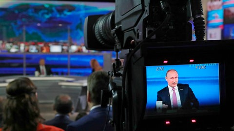 Die russische Regierung will mit Hilfe von Medien beeinflussen, wie die Bundestagswahl in Deutschland ausgeht. Social Media ist dabei sehr wichtig.