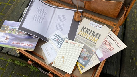 Wer mit dem Krimibus in der Eifel unterwegs war, konnte Indizien sammeln, Hinweise kombinieren und nach einer erfolgreichen Ermittlung sein Krimidiplom erhalten.