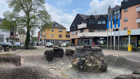 Am Marktplatz im Eifel-Städtchen Speicher gibt es einige Geschäfte, auch wegen der Kaufkraft der US-Soldaten. 