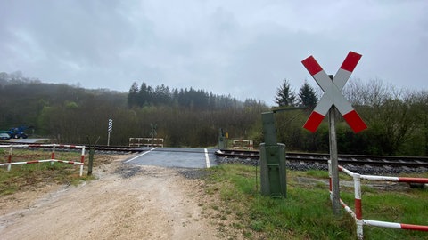 Wie lange bleibt der Bahnübergang offen? Das ist die entscheidende Frage in Birresborn.