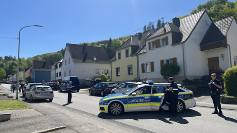 Frau durch Schüsse schwer verletzt - Tatverdächtiger tot