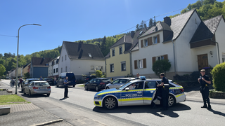 Frau durch Schüsse schwer verletzt - Tatverdächtiger tot