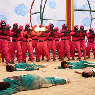Ein Ausschnitt aus der Netflix-Serie Squid Game - Die Grundschule Birkenfeld warnt vor der Serie, weil auch Kinder Spiele daraus nachspielen