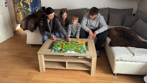 Jeanette Burgard und ihre Kinder wünschen sich einen Kinderarzt in der Nähe. Die Mutter aus Daun fordert mehr Kinderärzte in der Eifel. 