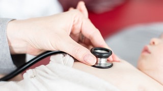 In RLP fehlen Kinderärzte, vor allem auf dem Land. Das sorgt in der Eifel für volle Praxen.