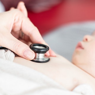 In RLP fehlen Kinderärzte, vor allem auf dem Land. Das sorgt in der Eifel für volle Praxen.