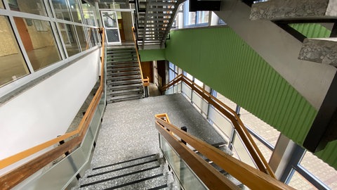 Funktioniert der Plan für die neue Aula, wird das Treppenhaus in den Innenhof versetzt, sodass in der Aula mehr Platz zum freien Lernen ist.