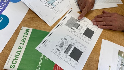 Eine Innenarchitektin aus der Elternschaft hat erste Entwürfe für die neue Aula erstellt.
