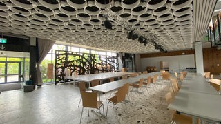 Die Aula des Geschwister Scholl Gymnasiums Daun ist in die Jahre gekommen. Sie stammt aus den Anfängen des Gebäudes 1967.
